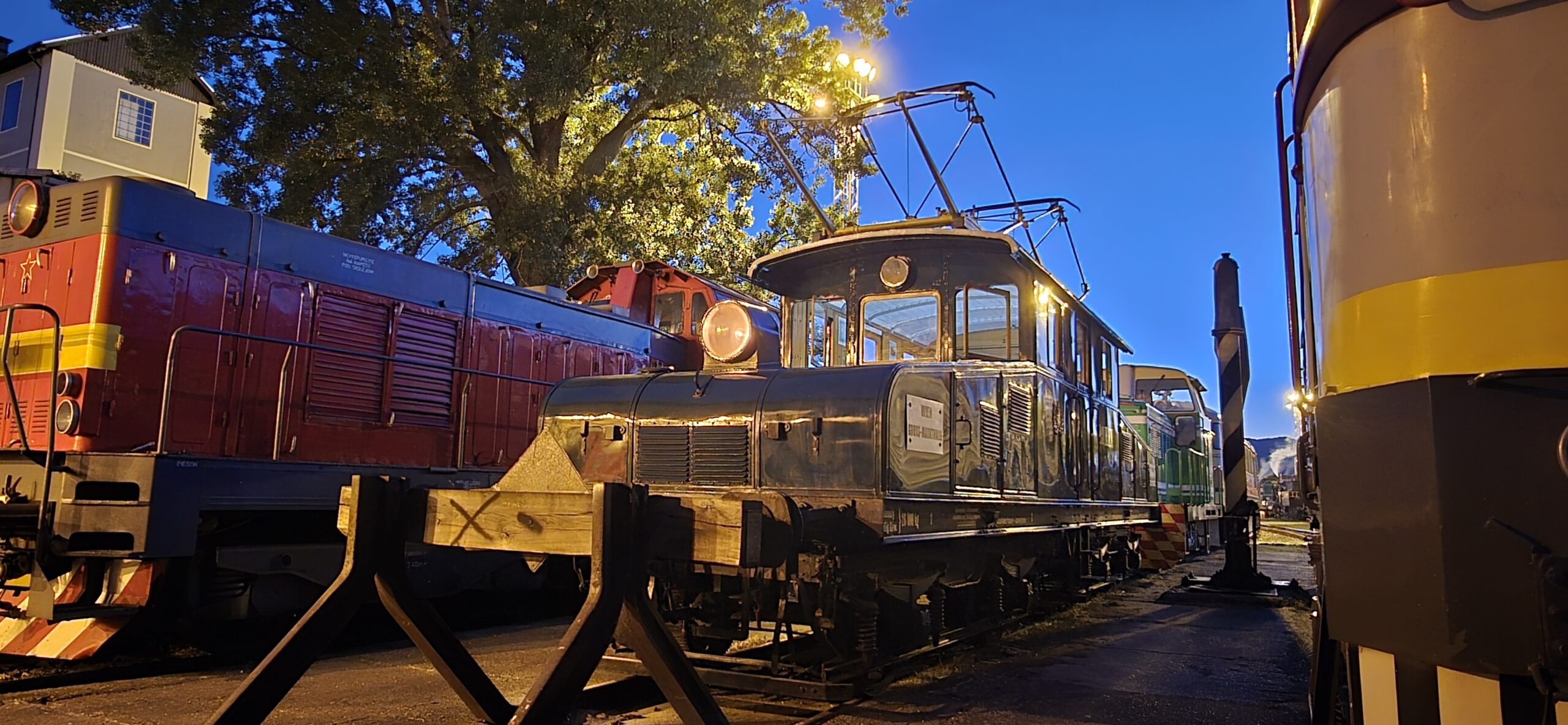 Viedenská električka na zraze historických vozidiel